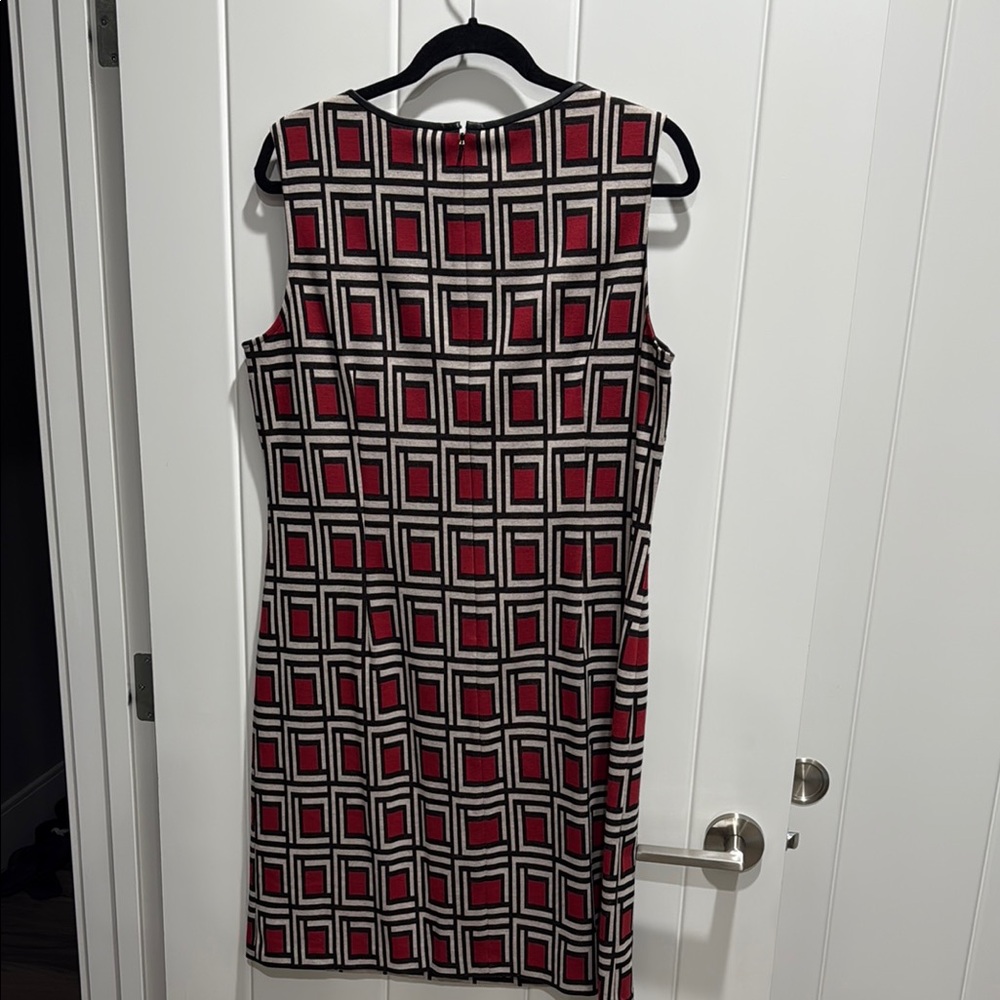 Nine West Black and Red Sheath Mini Dress Sleeveless Crew Neck - Picture 3 of 4